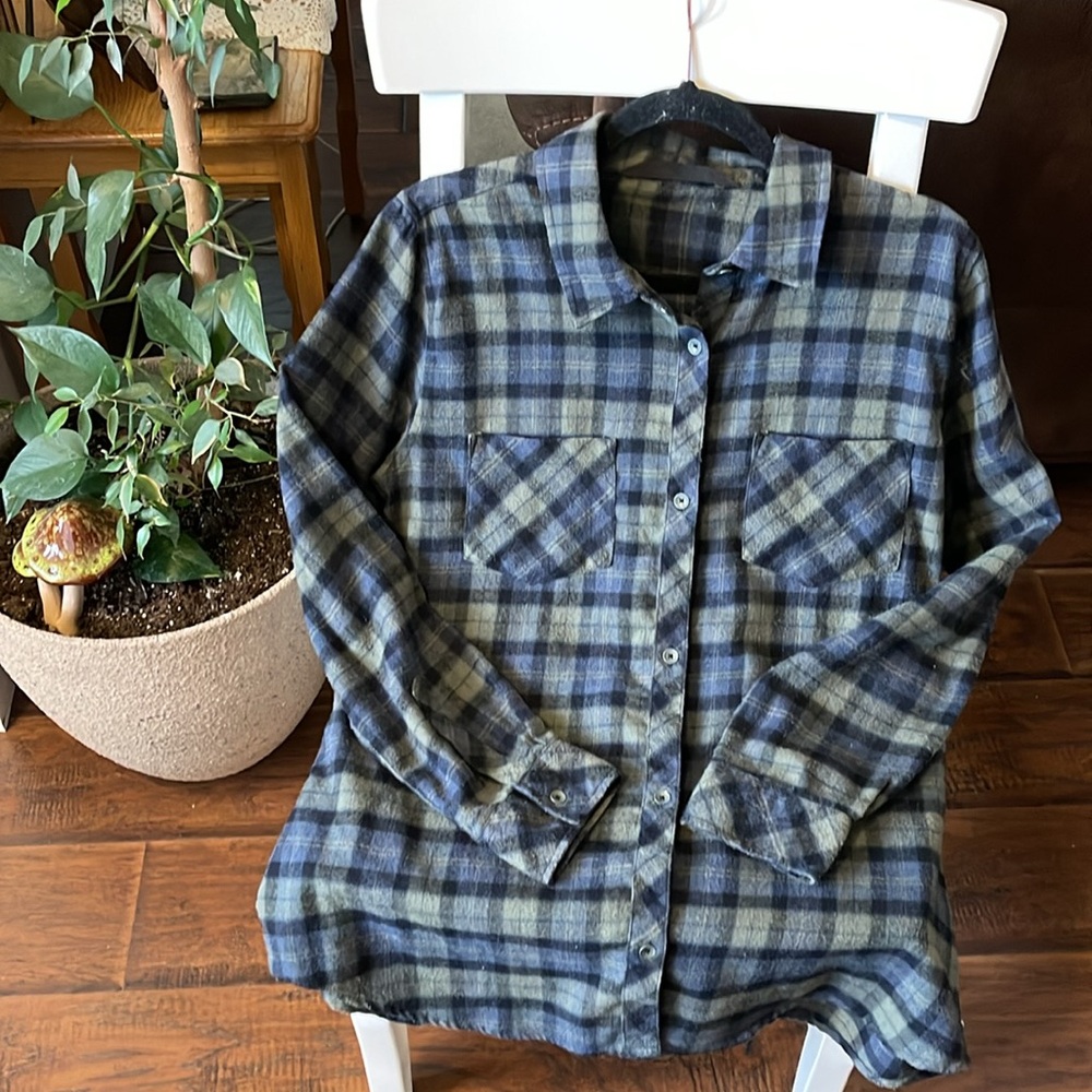 🌸Knot Sisters button up flannel long sleeve shirt